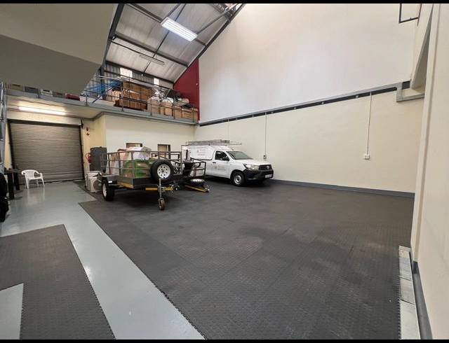 251M² WAREHOUSE TO LET IN HENNOPSPARK